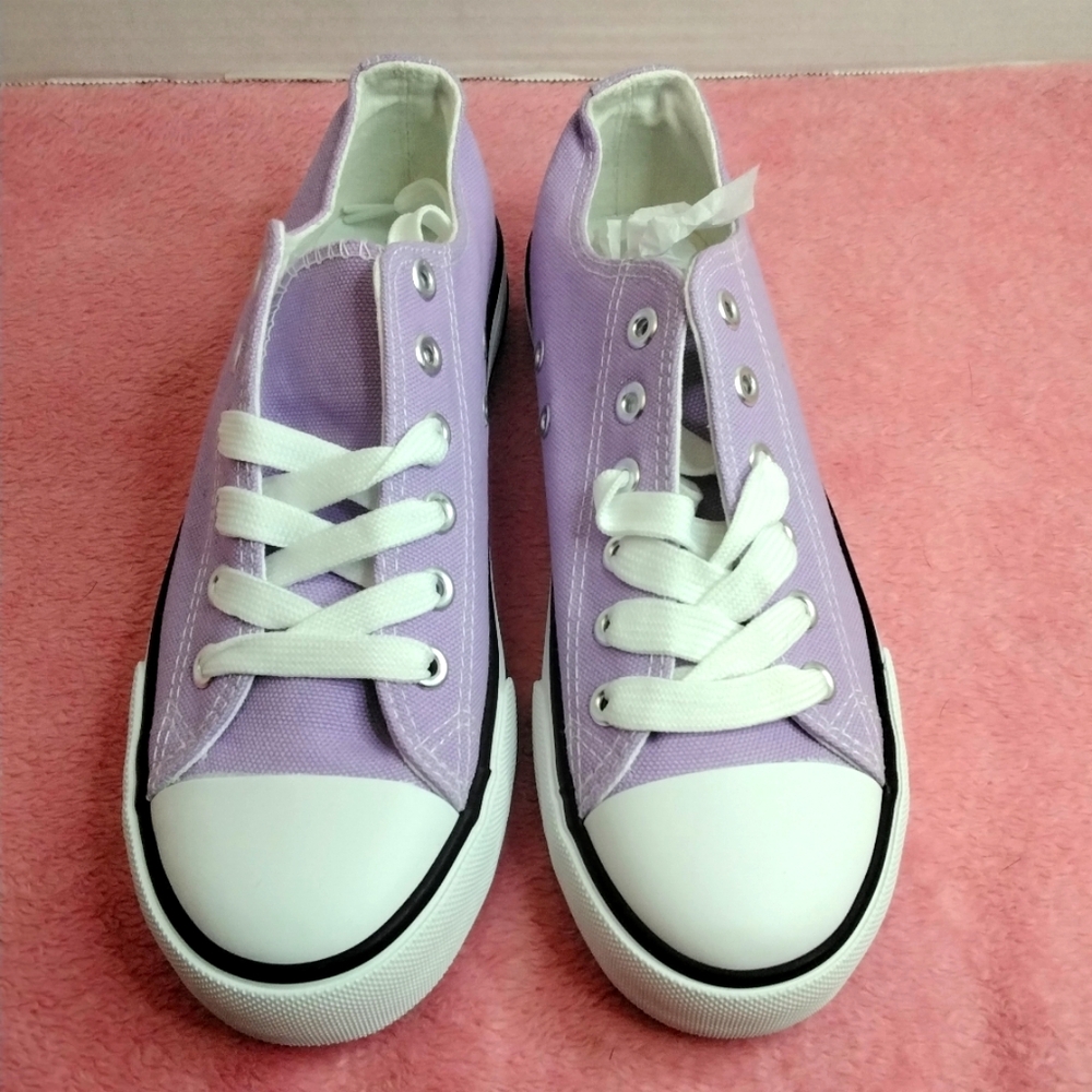 Womens size 5 lavender canvas shoes
